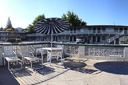 Economy Inn Юкайа Екстер'єр фото